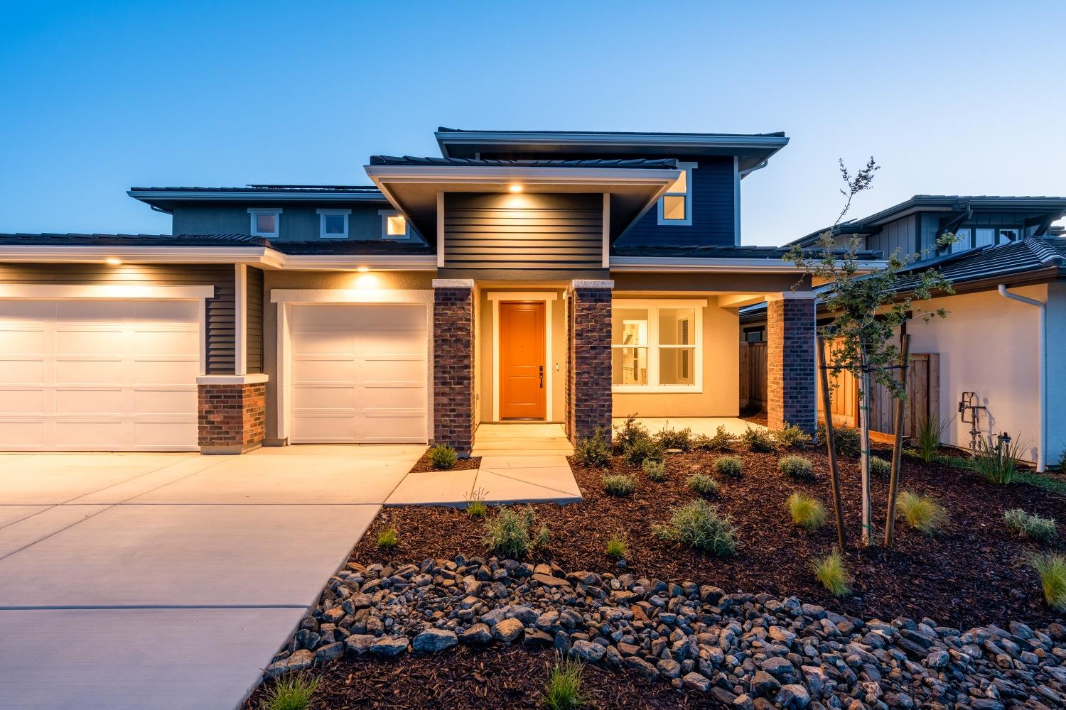 8071 Sierra Ct, Friant, CA 93626