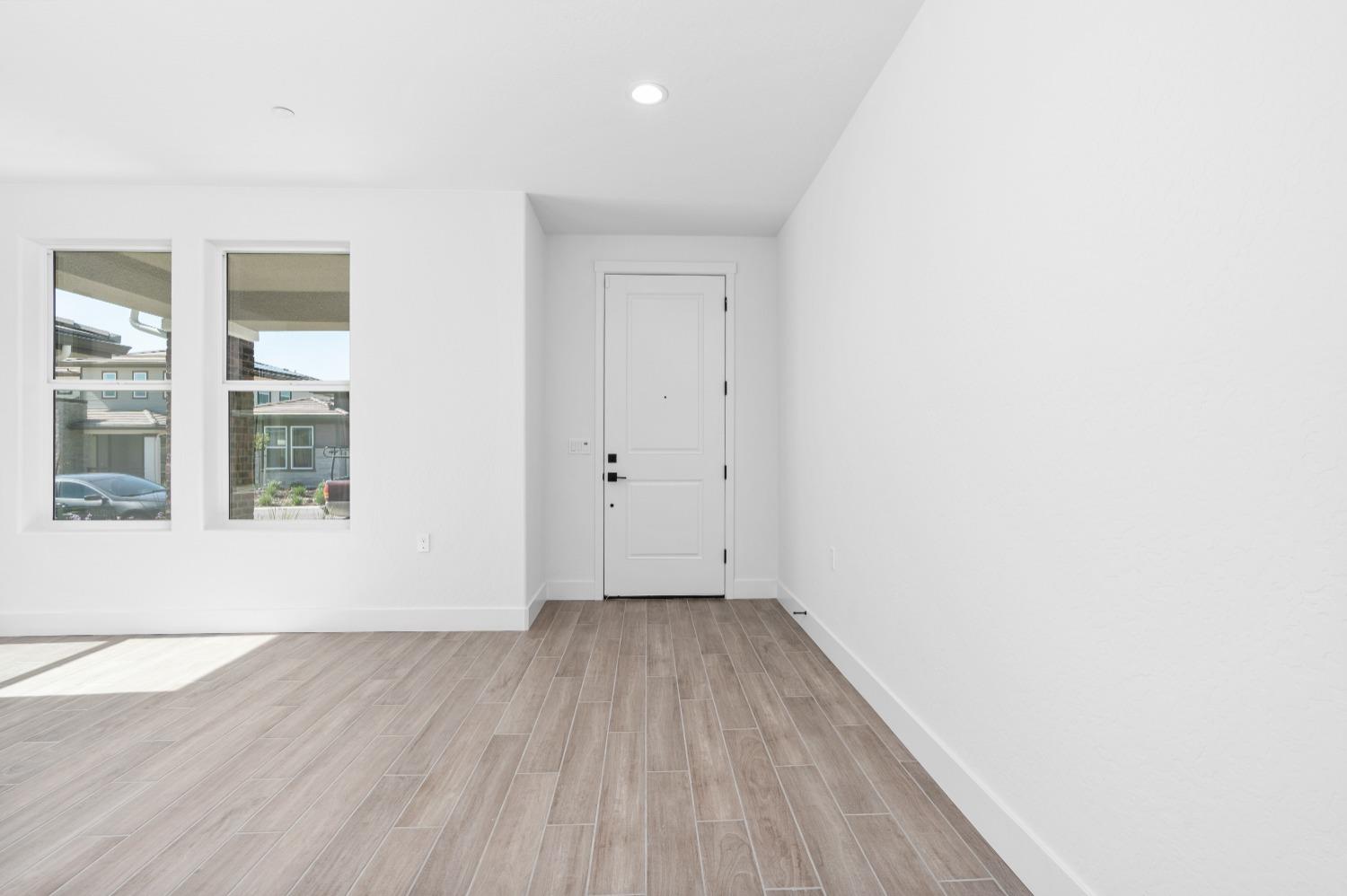 8071 Sierra Ct, Friant, CA 93626