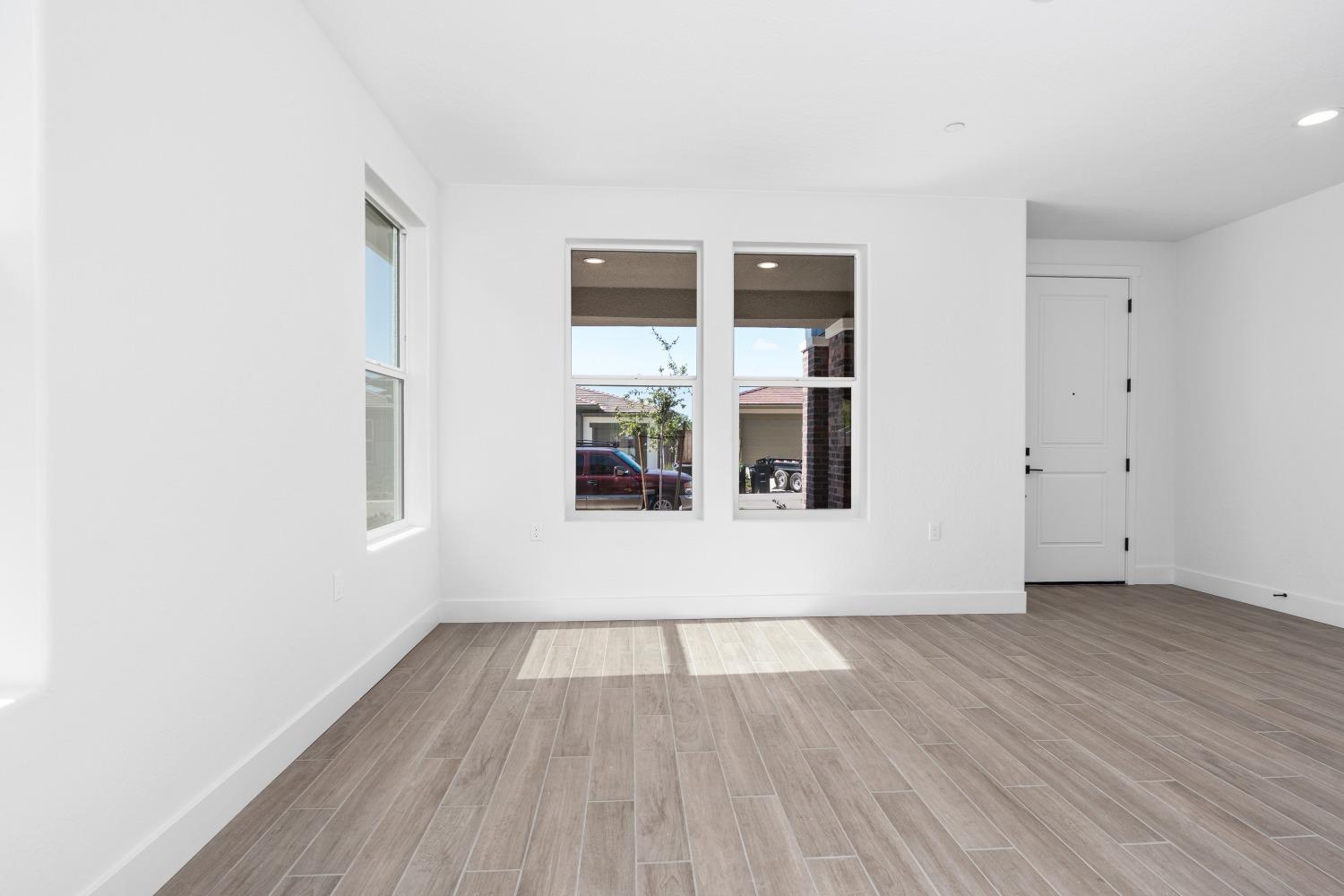 8071 Sierra Ct, Friant, CA 93626
