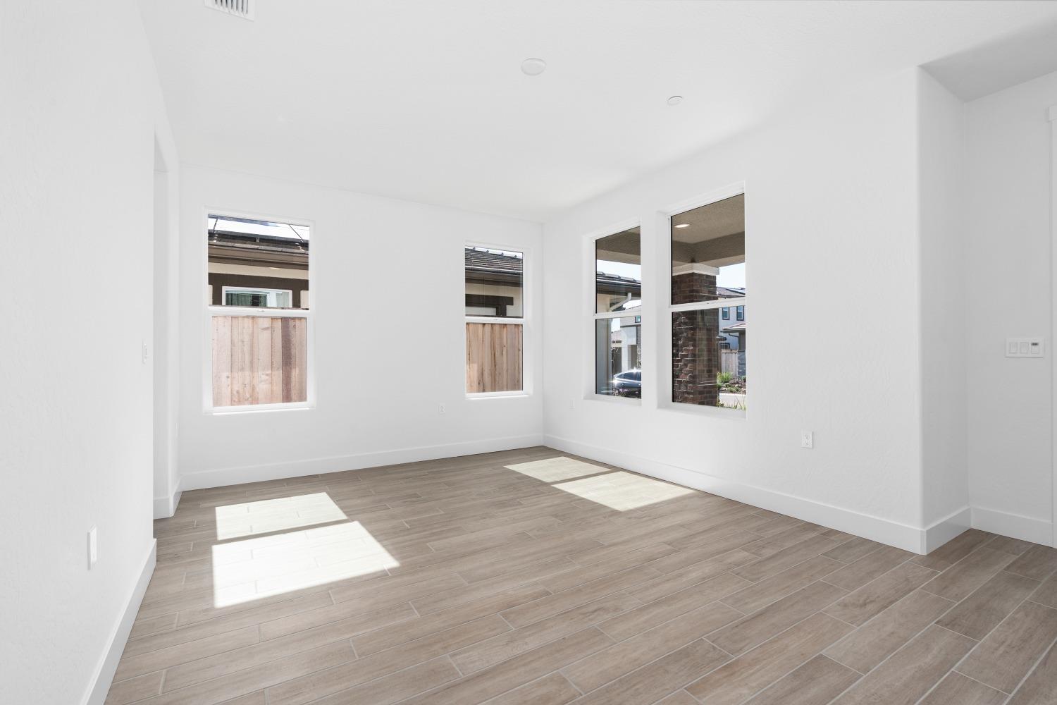 8071 Sierra Ct, Friant, CA 93626