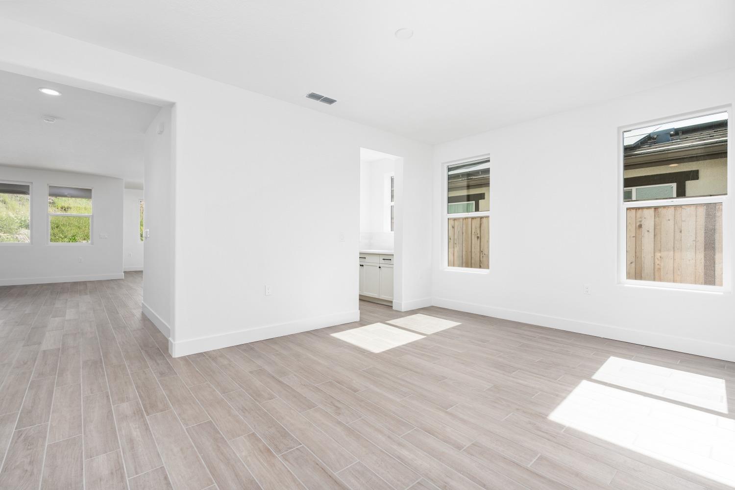 8071 Sierra Ct, Friant, CA 93626
