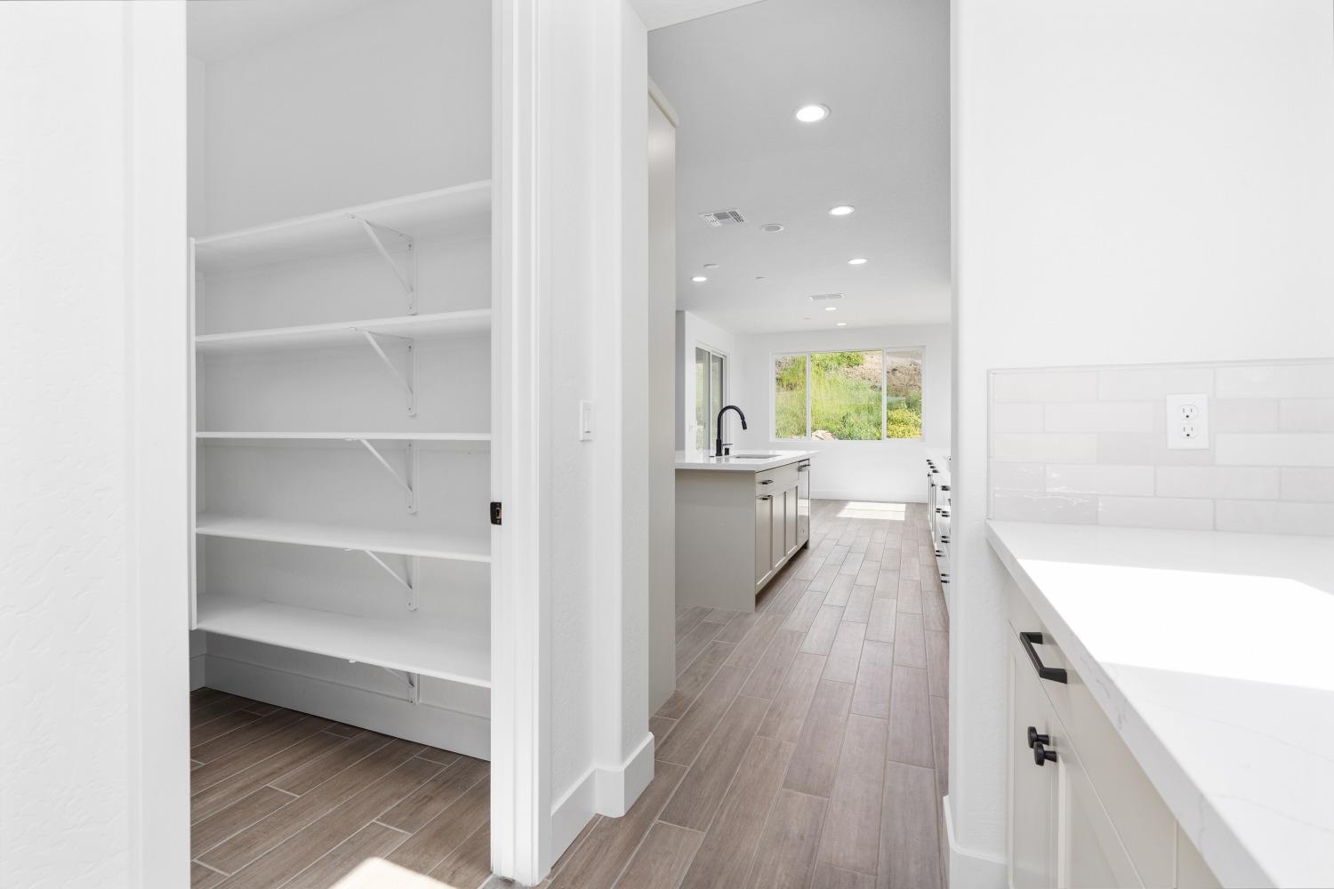 8071 Sierra Ct, Friant, CA 93626