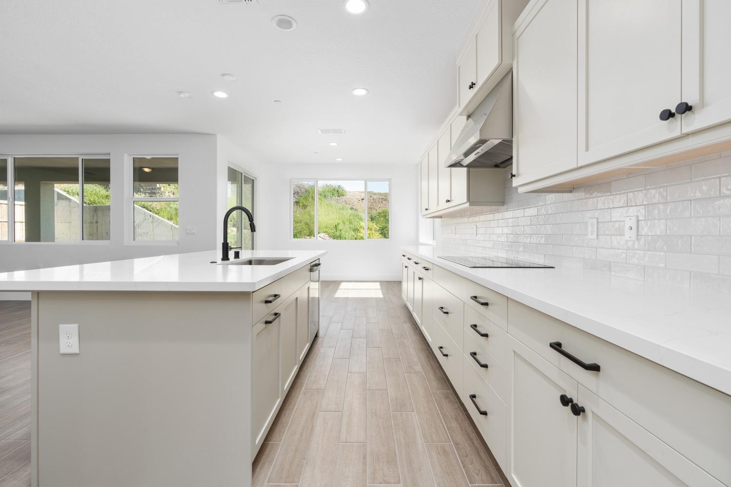 8071 Sierra Ct, Friant, CA 93626
