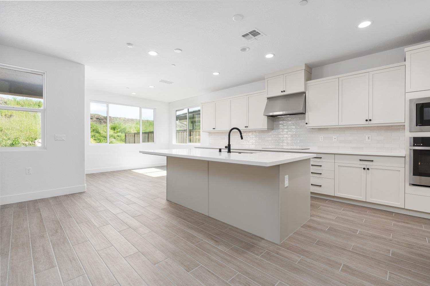 8071 Sierra Ct, Friant, CA 93626