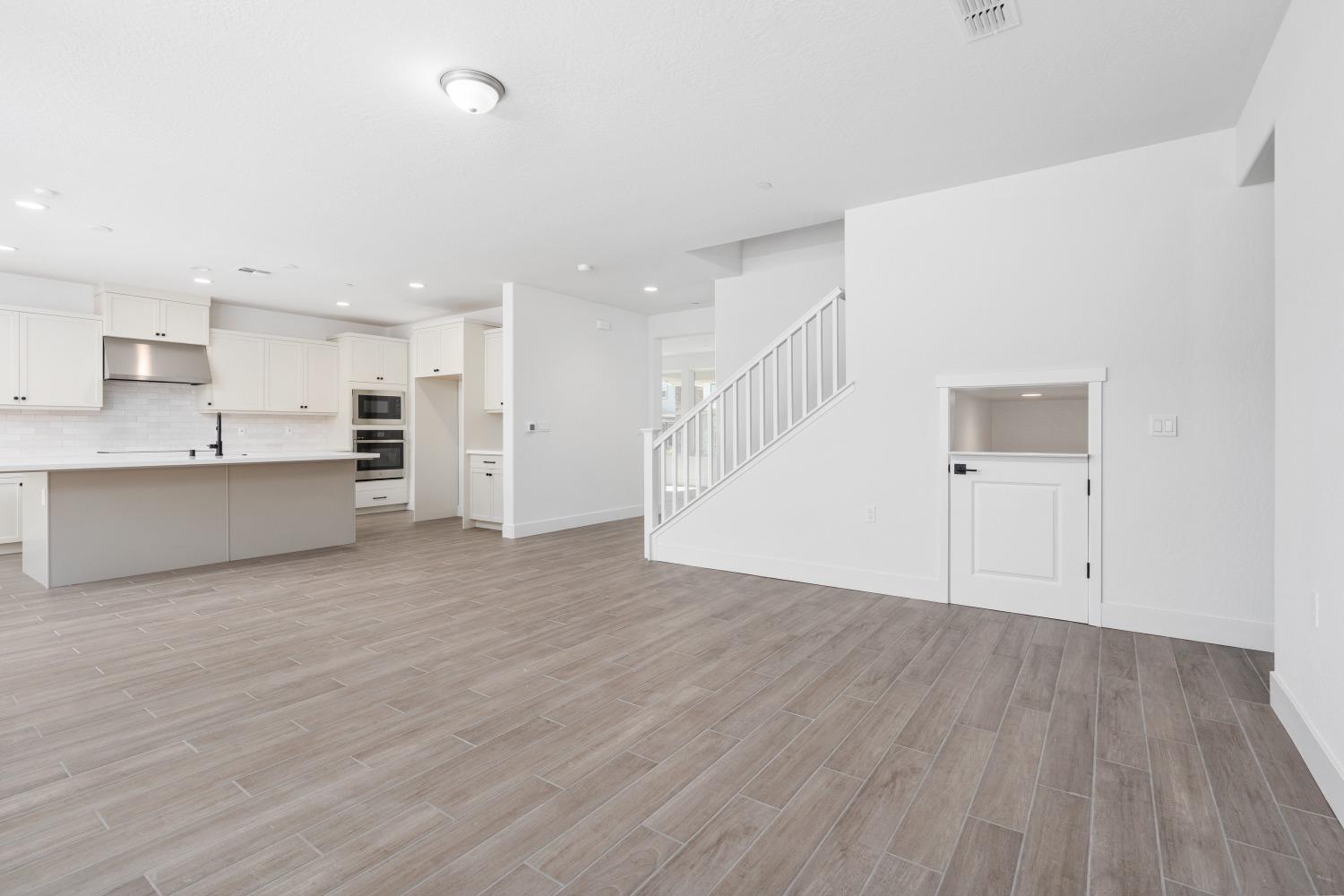 8071 Sierra Ct, Friant, CA 93626