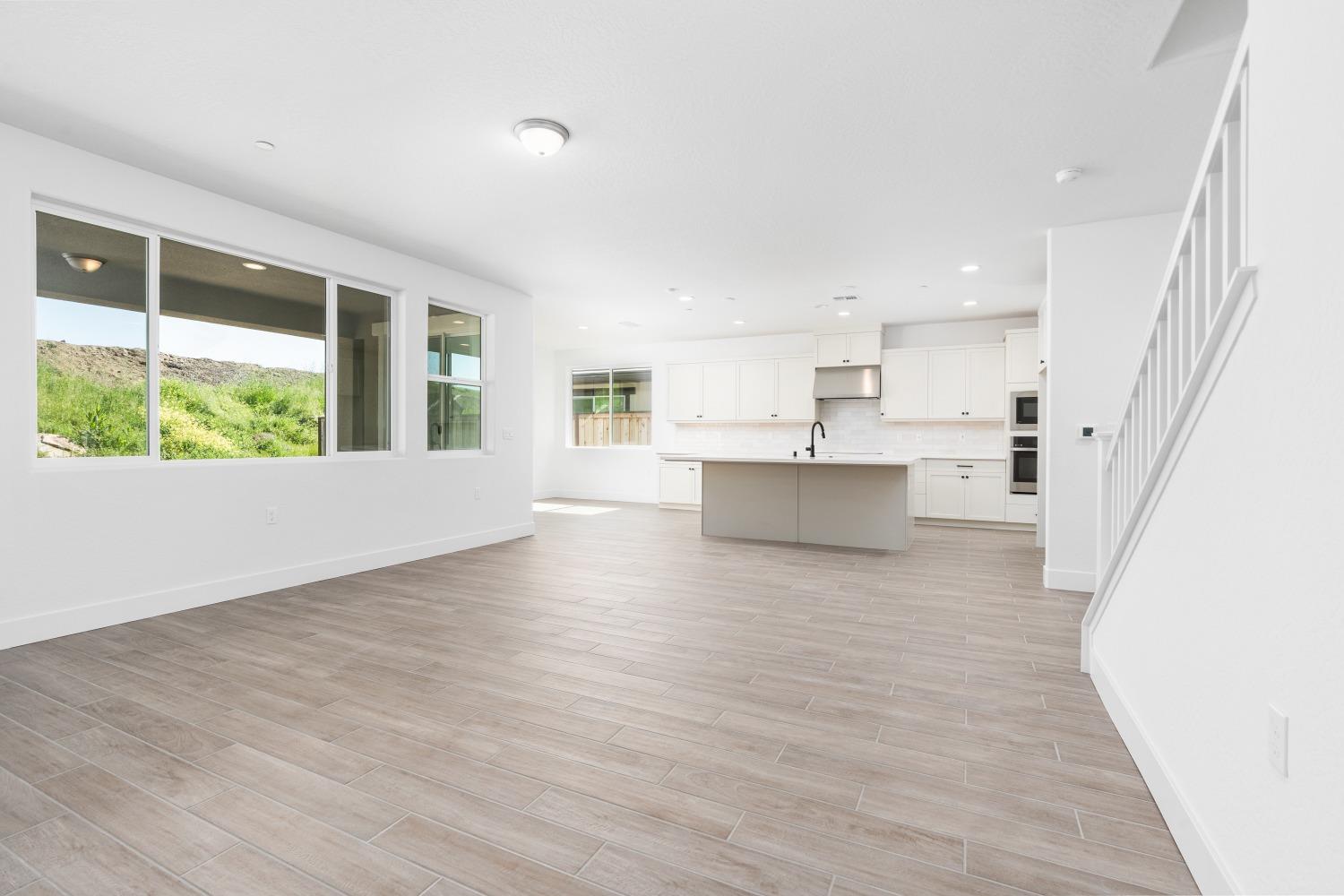 8071 Sierra Ct, Friant, CA 93626