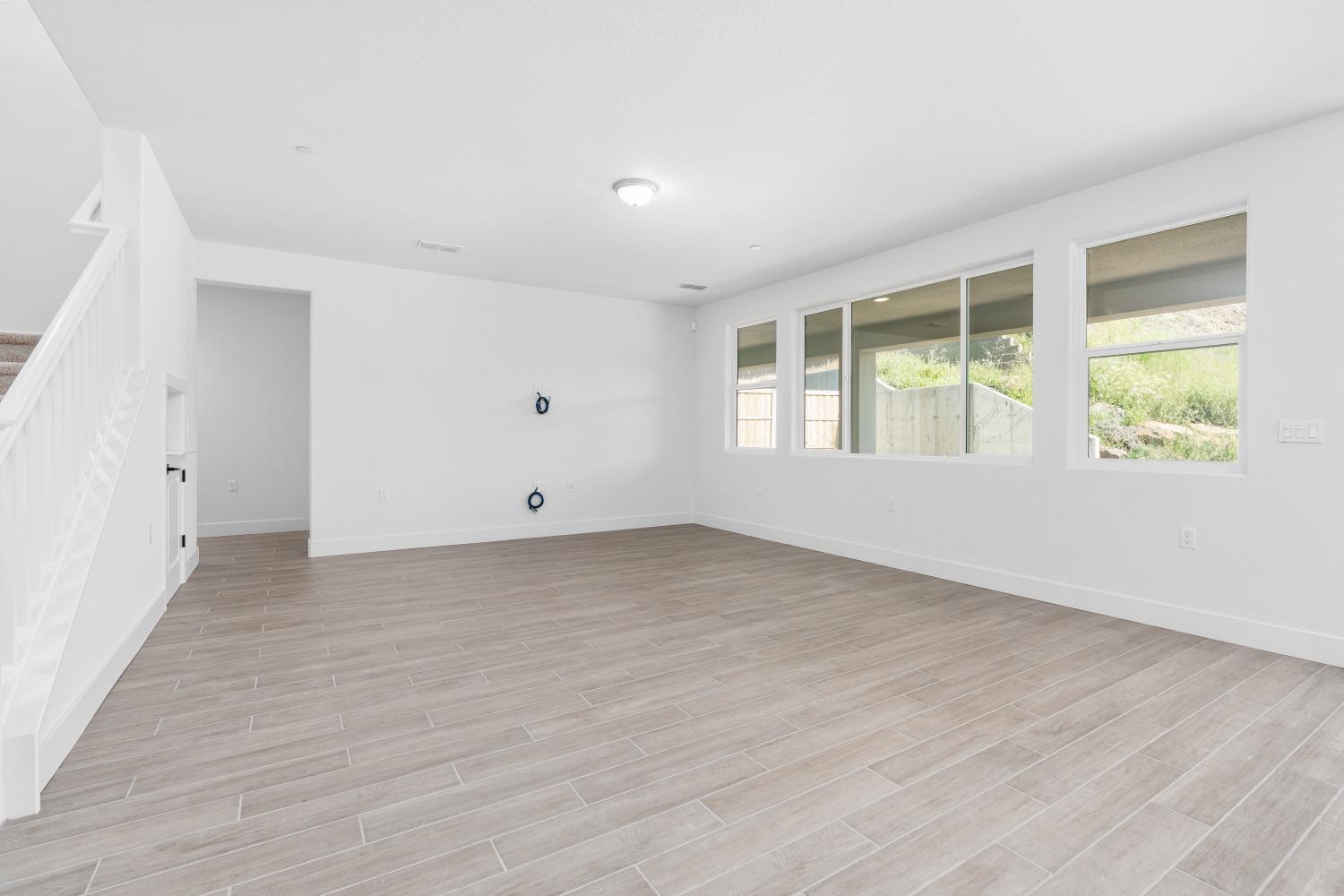 8071 Sierra Ct, Friant, CA 93626