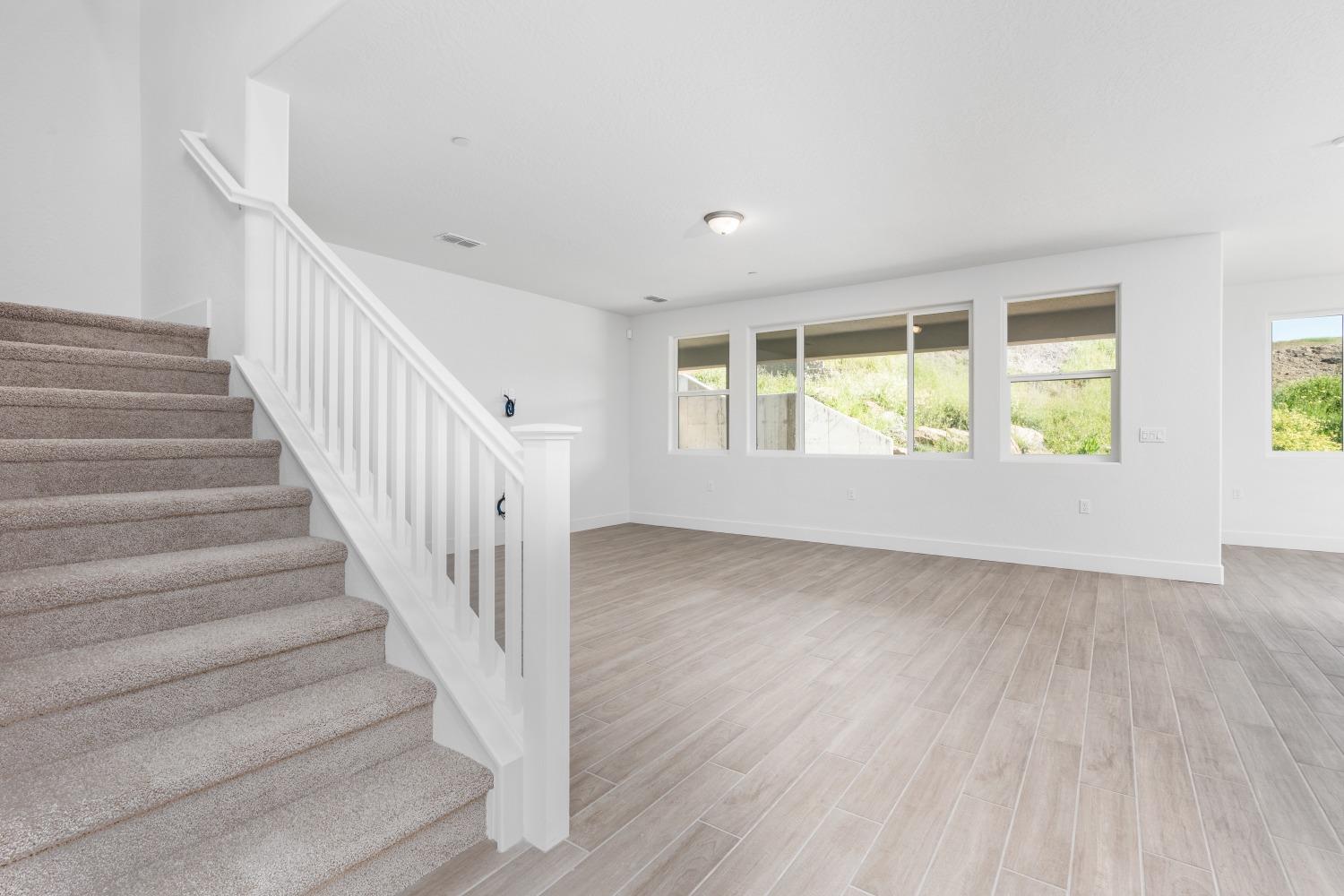 8071 Sierra Ct, Friant, CA 93626