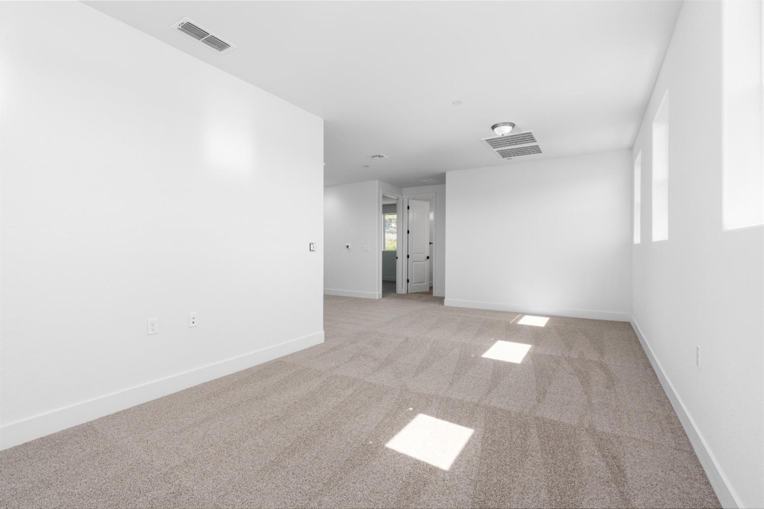 8071 Sierra Ct, Friant, CA 93626