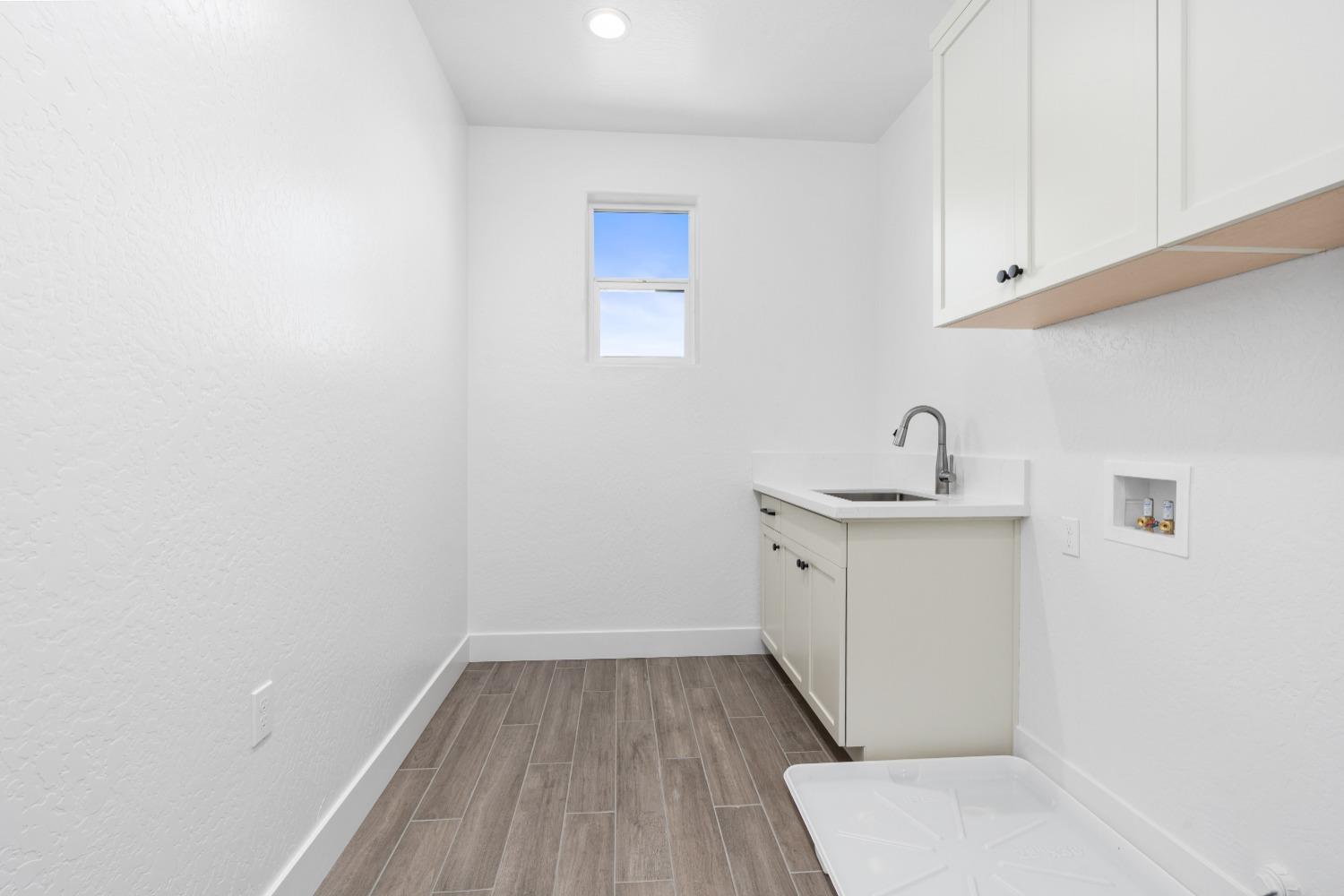 8071 Sierra Ct, Friant, CA 93626