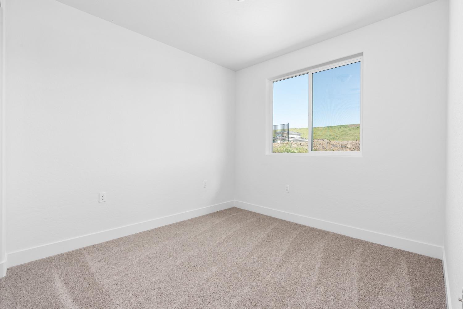 8071 Sierra Ct, Friant, CA 93626