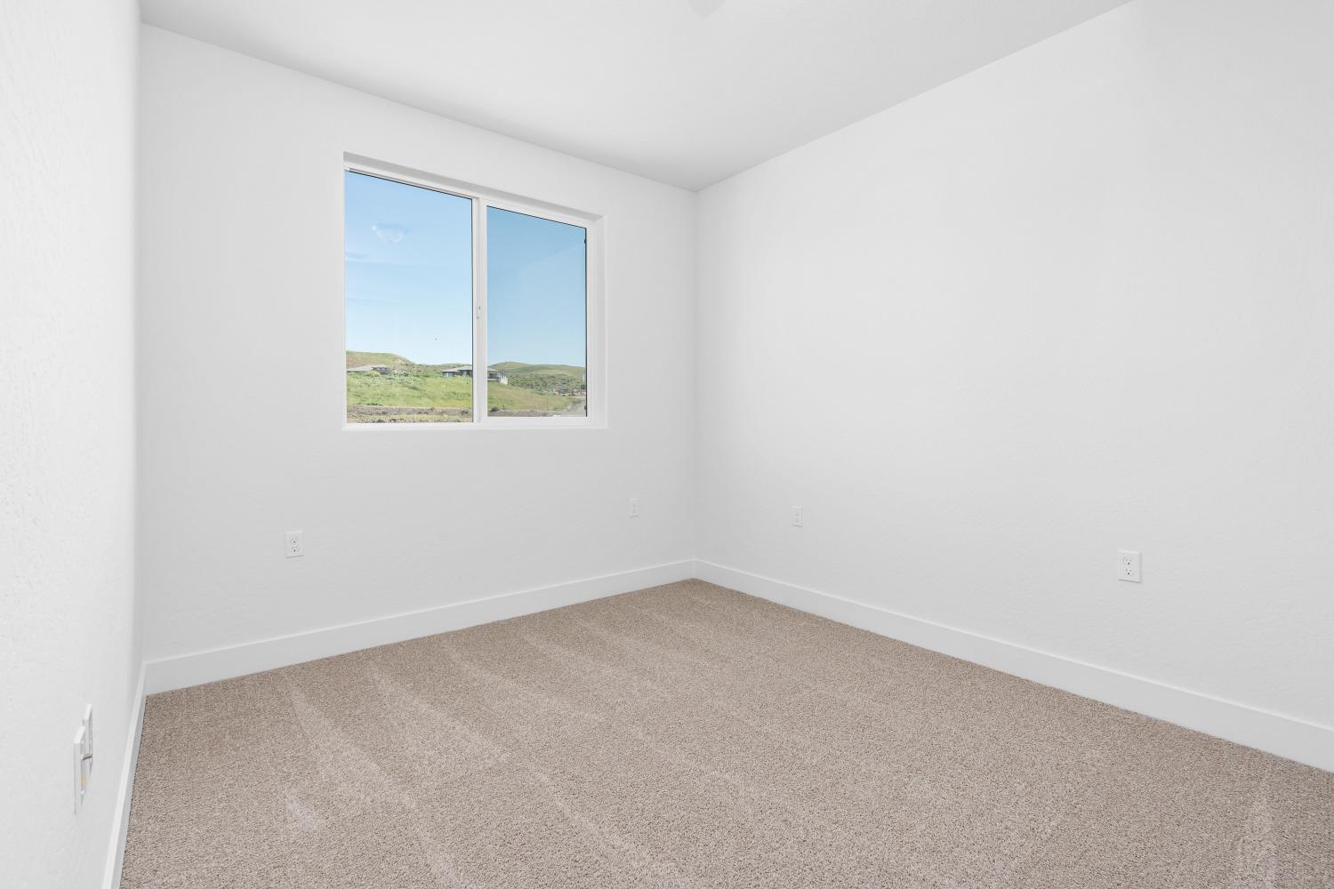 8071 Sierra Ct, Friant, CA 93626