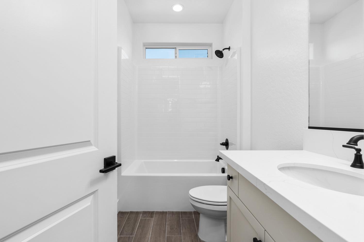 8071 Sierra Ct, Friant, CA 93626