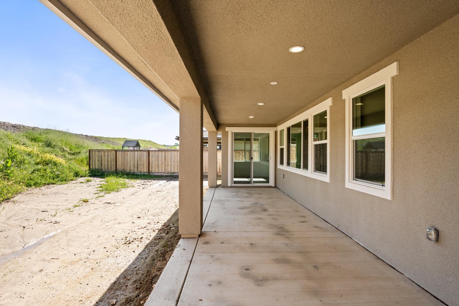 8071 Sierra Ct, Friant, CA 93626