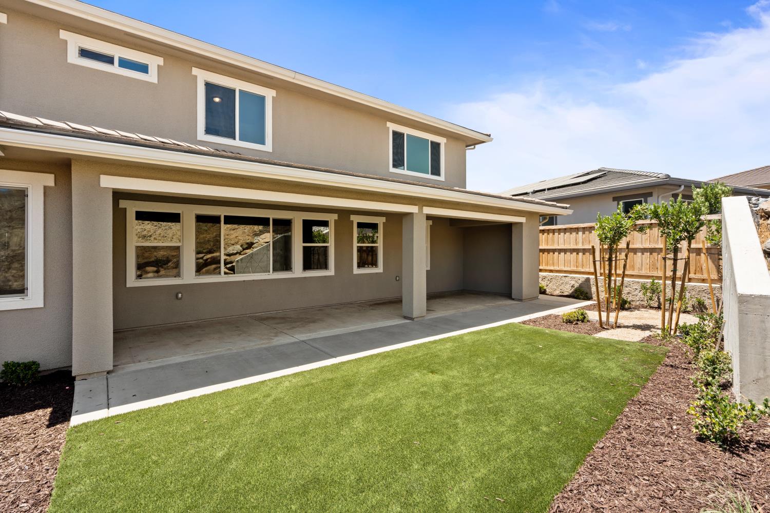8071 Sierra Ct, Friant, CA 93626