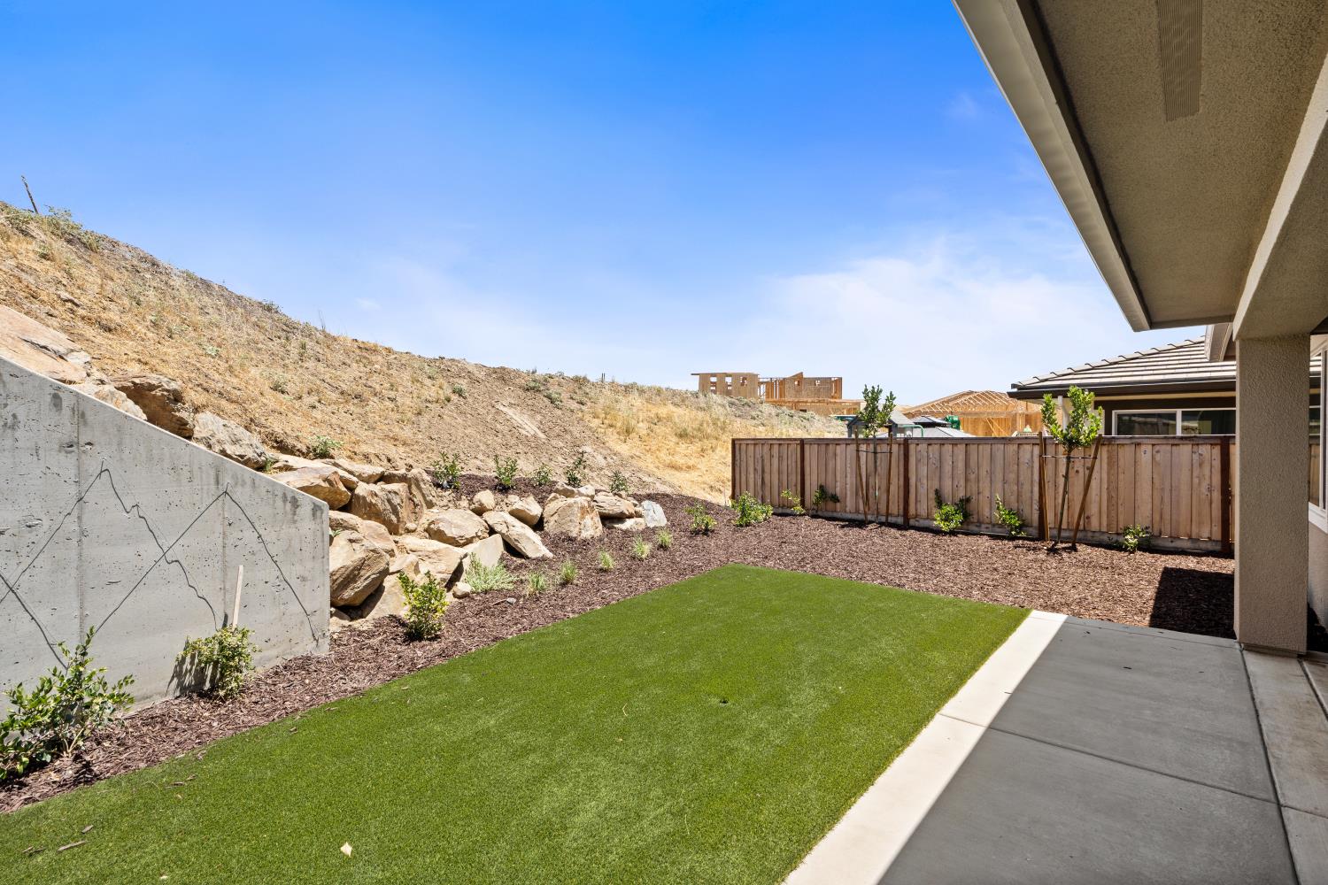 8071 Sierra Ct, Friant, CA 93626