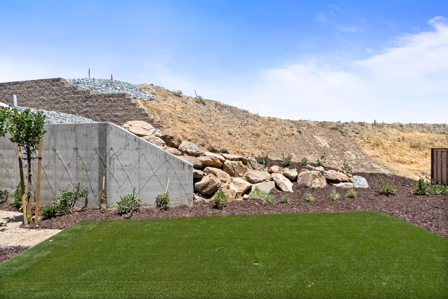 8071 Sierra Ct, Friant, CA 93626