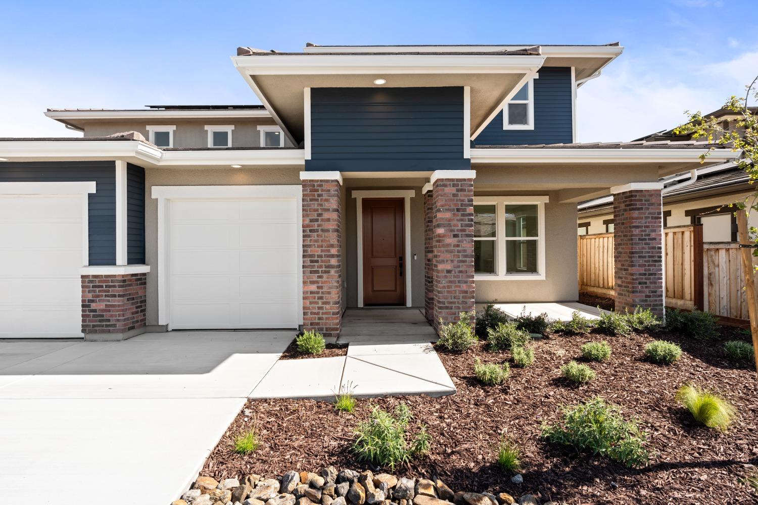 8071 Sierra Ct, Friant, CA 93626