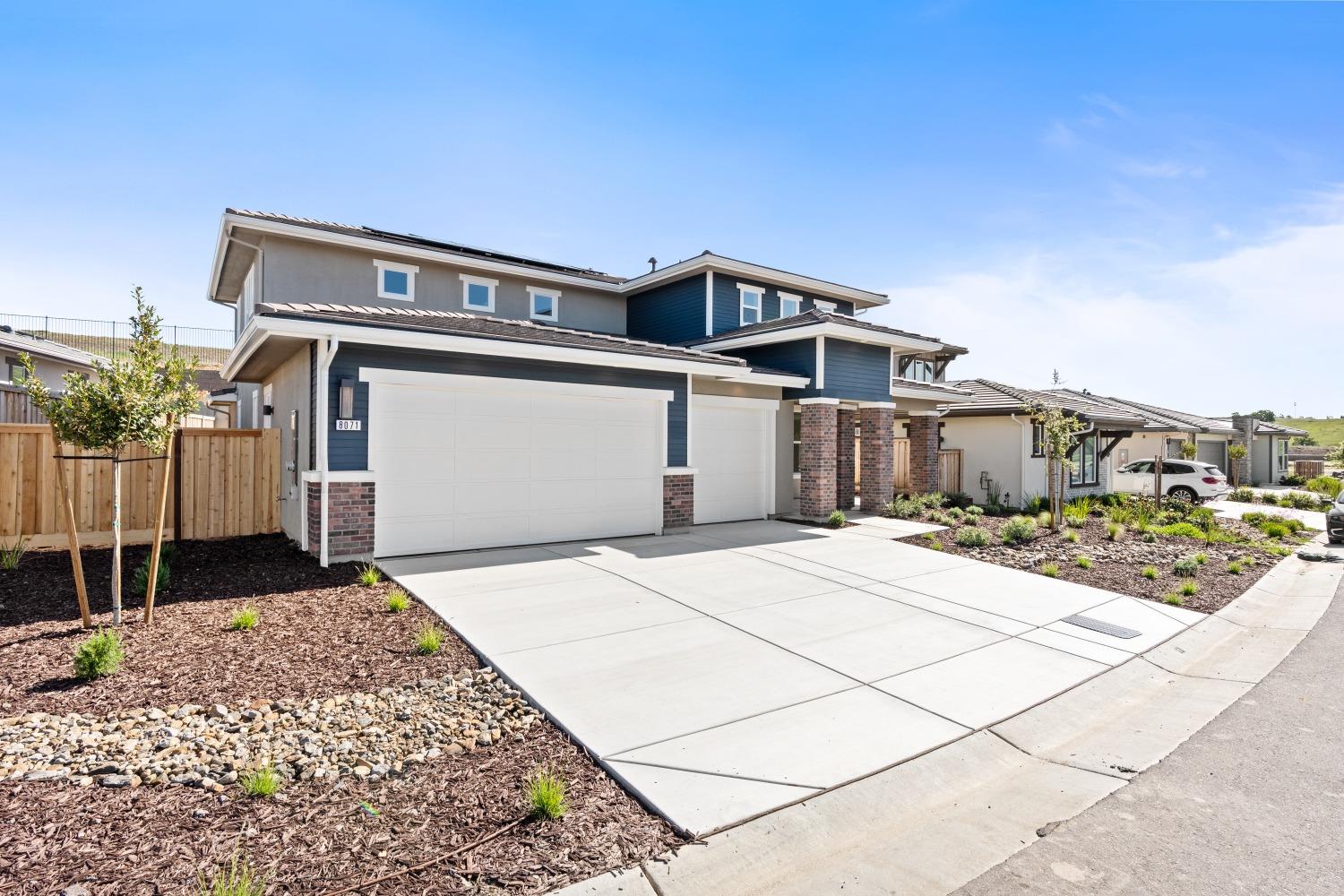 8071 Sierra Ct, Friant, CA 93626