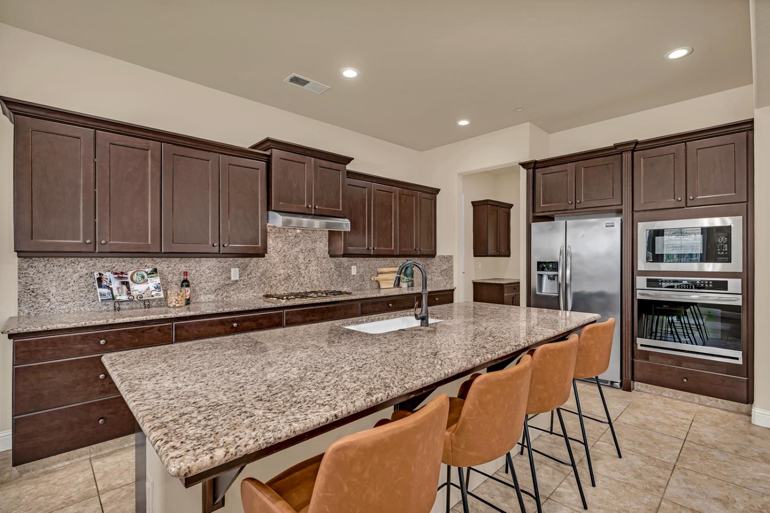 18677 Via Bellagio, Friant, CA 93626