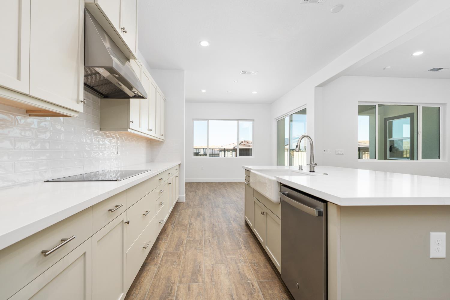 8168 Creek View, Friant, CA 93626