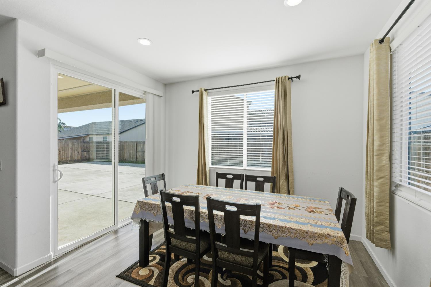 6433 W Acacia Ave, Fresno, CA 93723