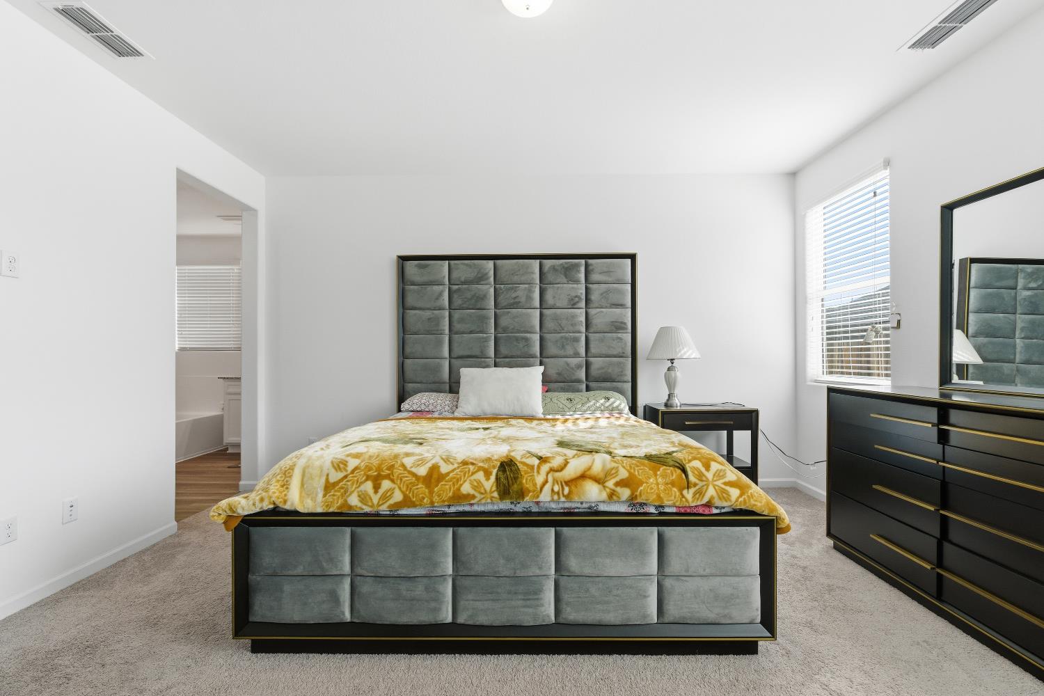 6433 W Acacia Ave, Fresno, CA 93723