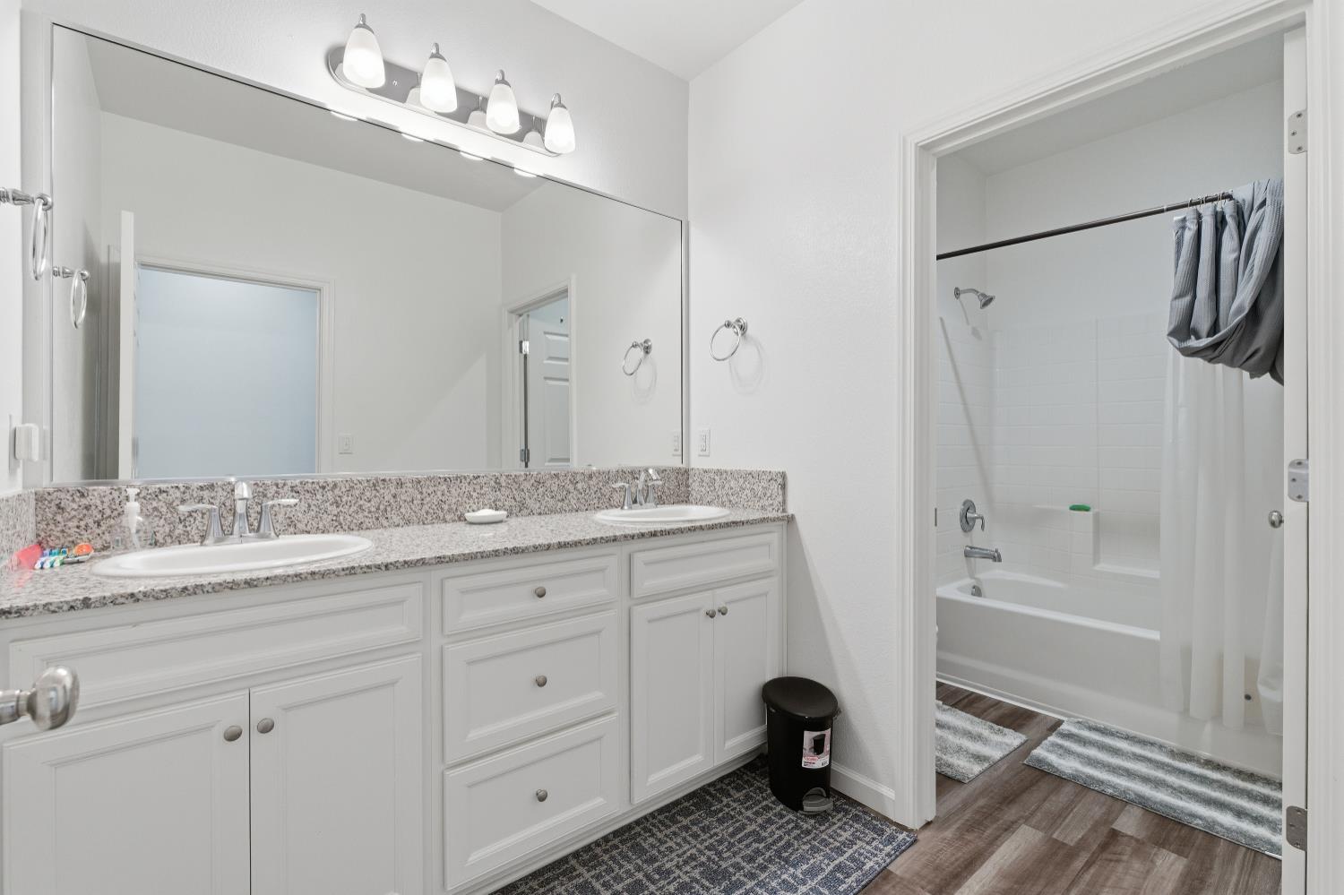 6433 W Acacia Ave, Fresno, CA 93723