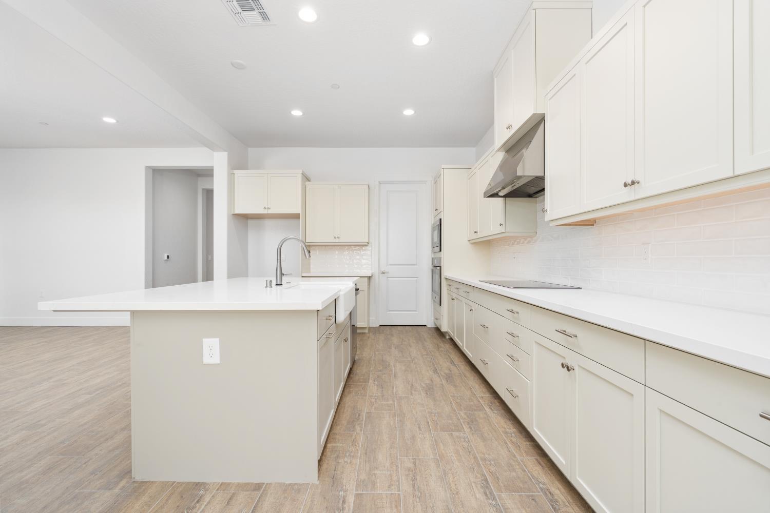 8168 Creek View, Friant, CA 93626