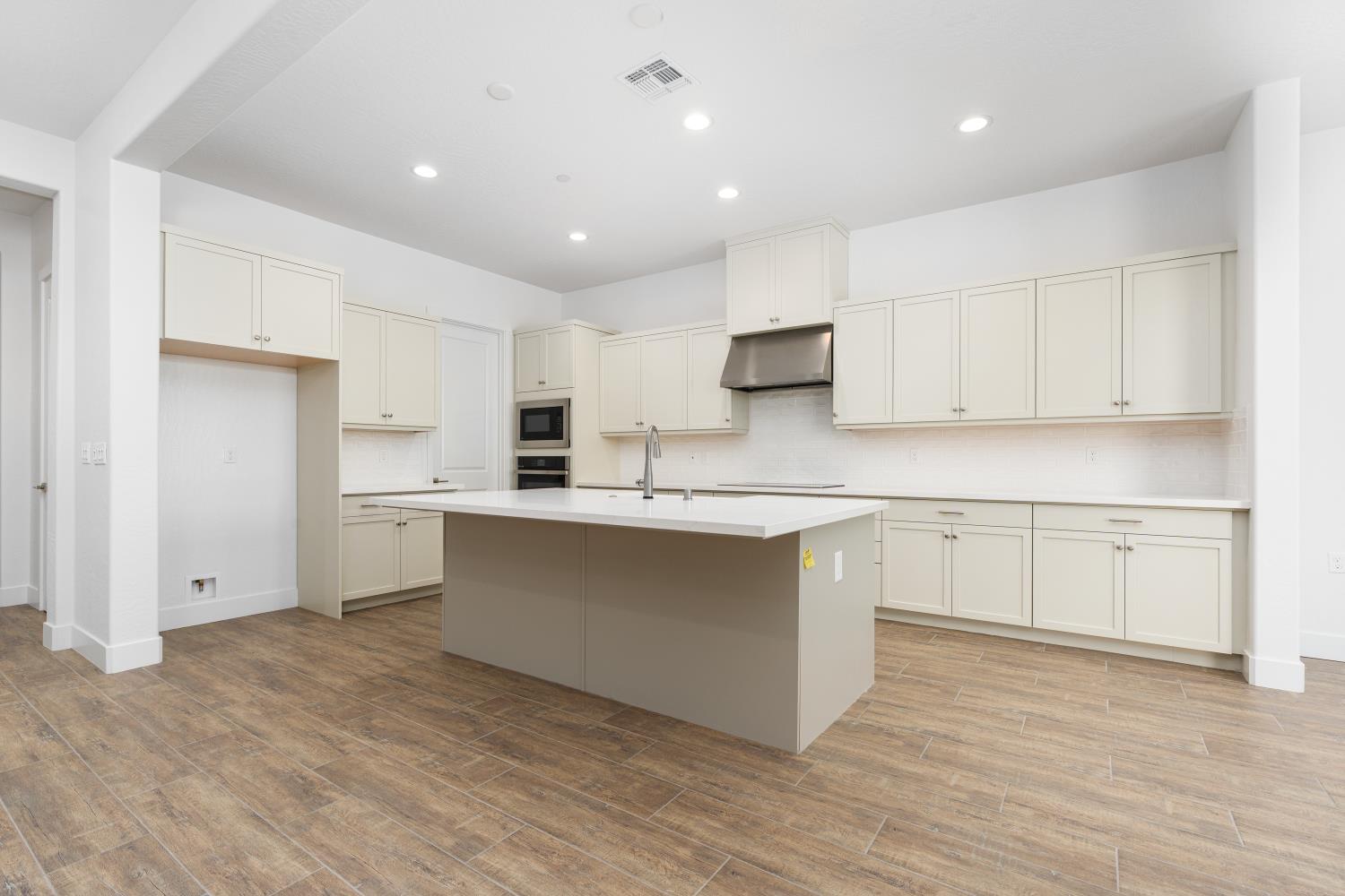 8168 Creek View, Friant, CA 93626