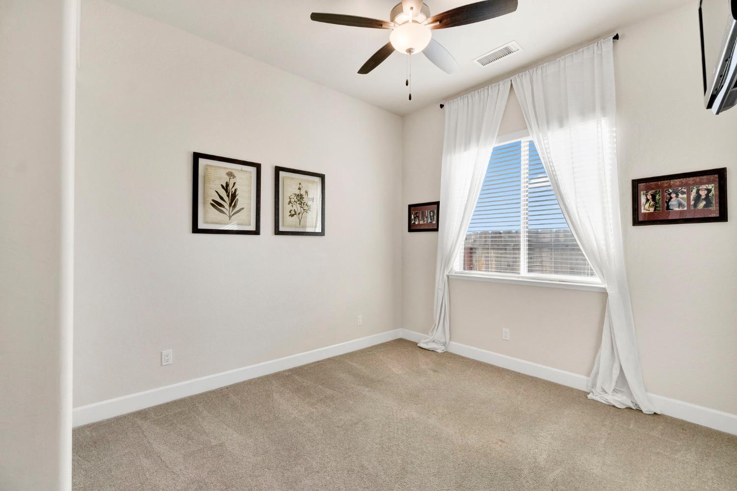 19719 Desert Willow Ln, Friant, CA 93626