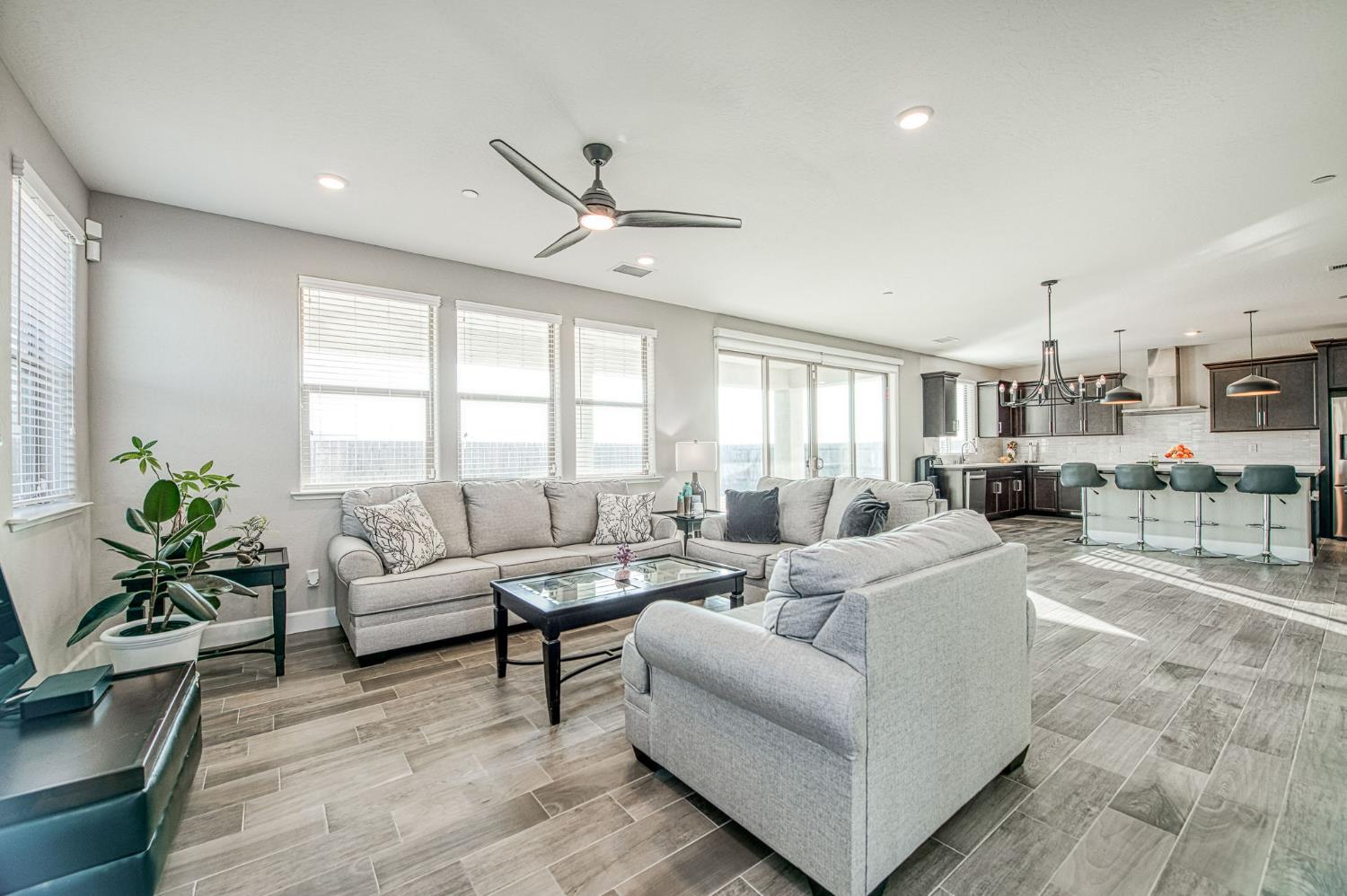 19733 Desert Willow Ln, Friant, CA 93626