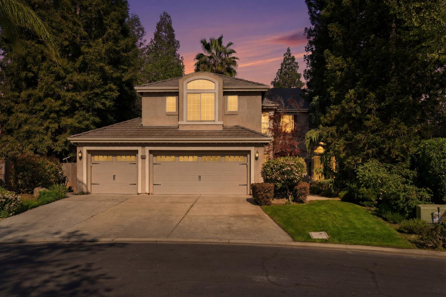 10340 N Sinclair Cir, Fresno, CA 93730