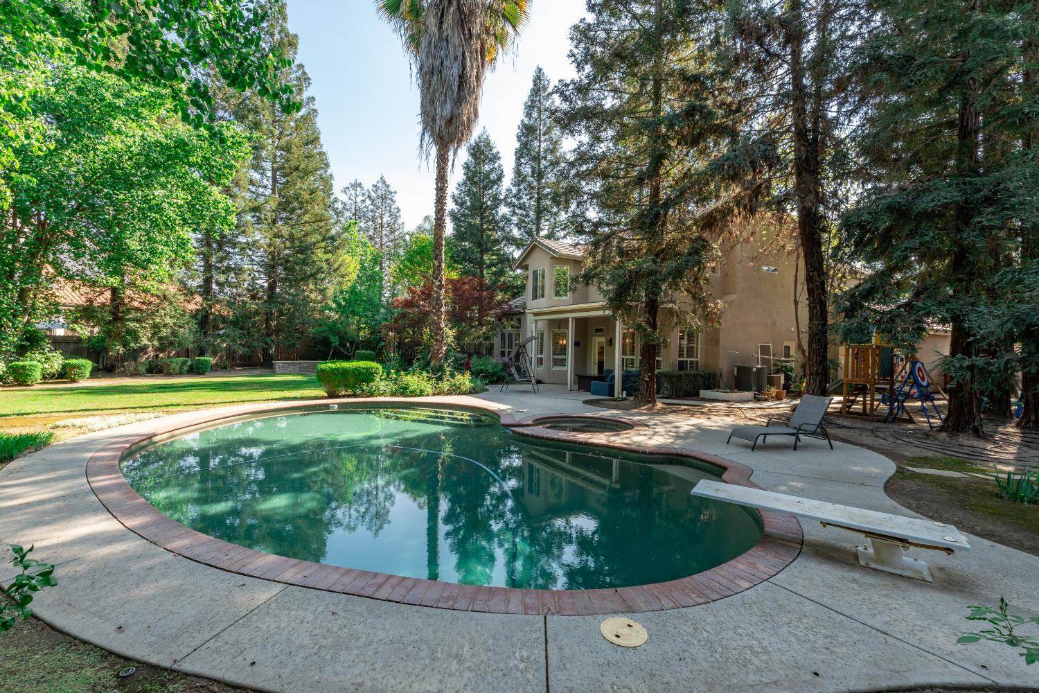 10340 N Sinclair Cir, Fresno, CA 93730