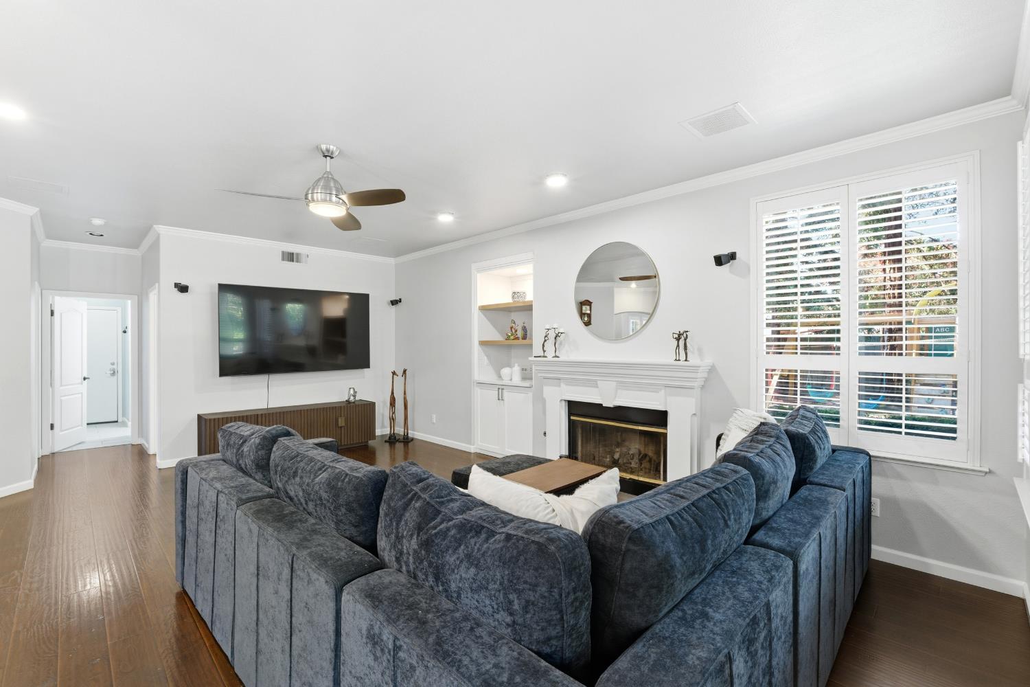 10340 N Sinclair Cir, Fresno, CA 93730