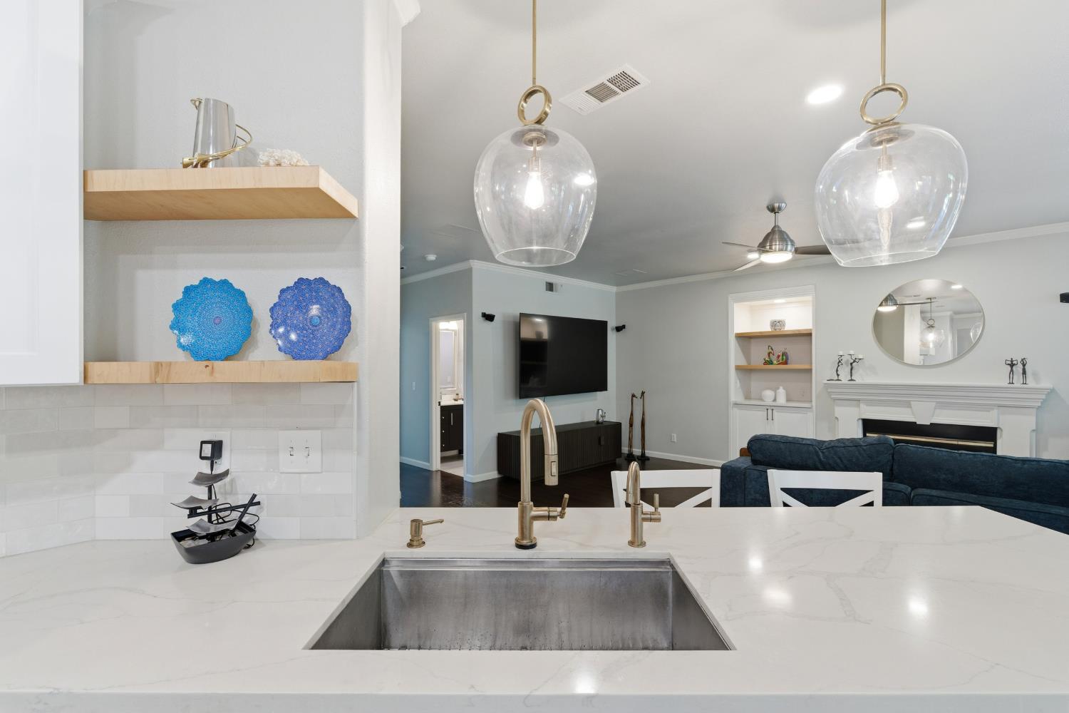 10340 N Sinclair Cir, Fresno, CA 93730