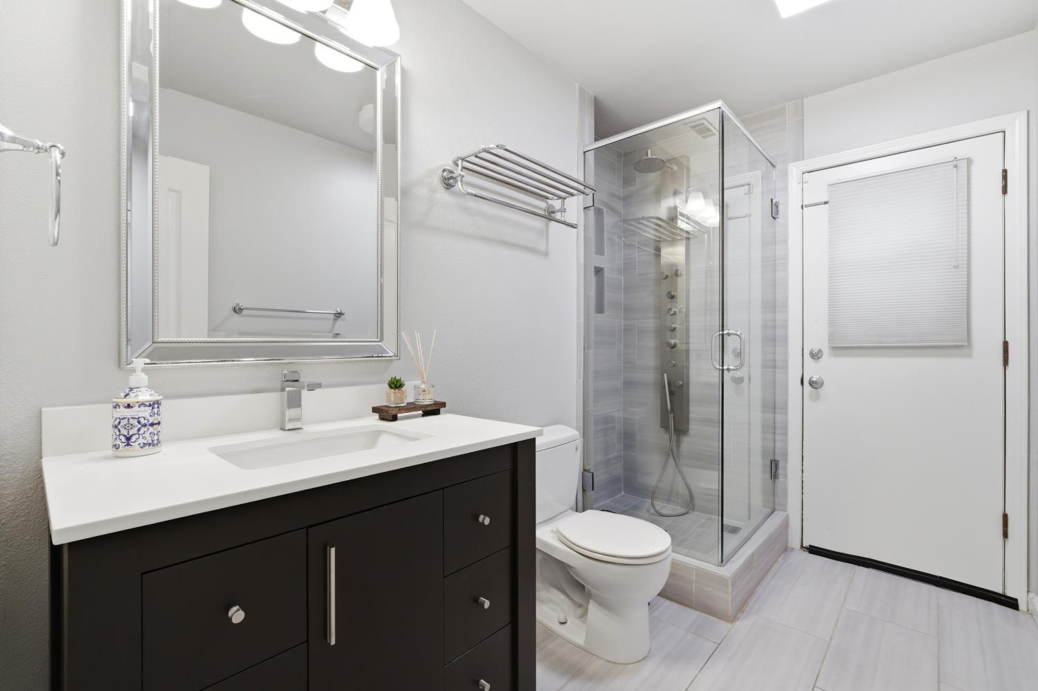 10340 N Sinclair Cir, Fresno, CA 93730