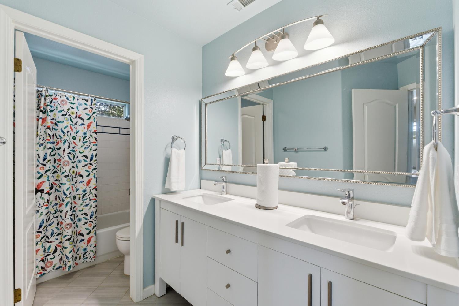 10340 N Sinclair Cir, Fresno, CA 93730