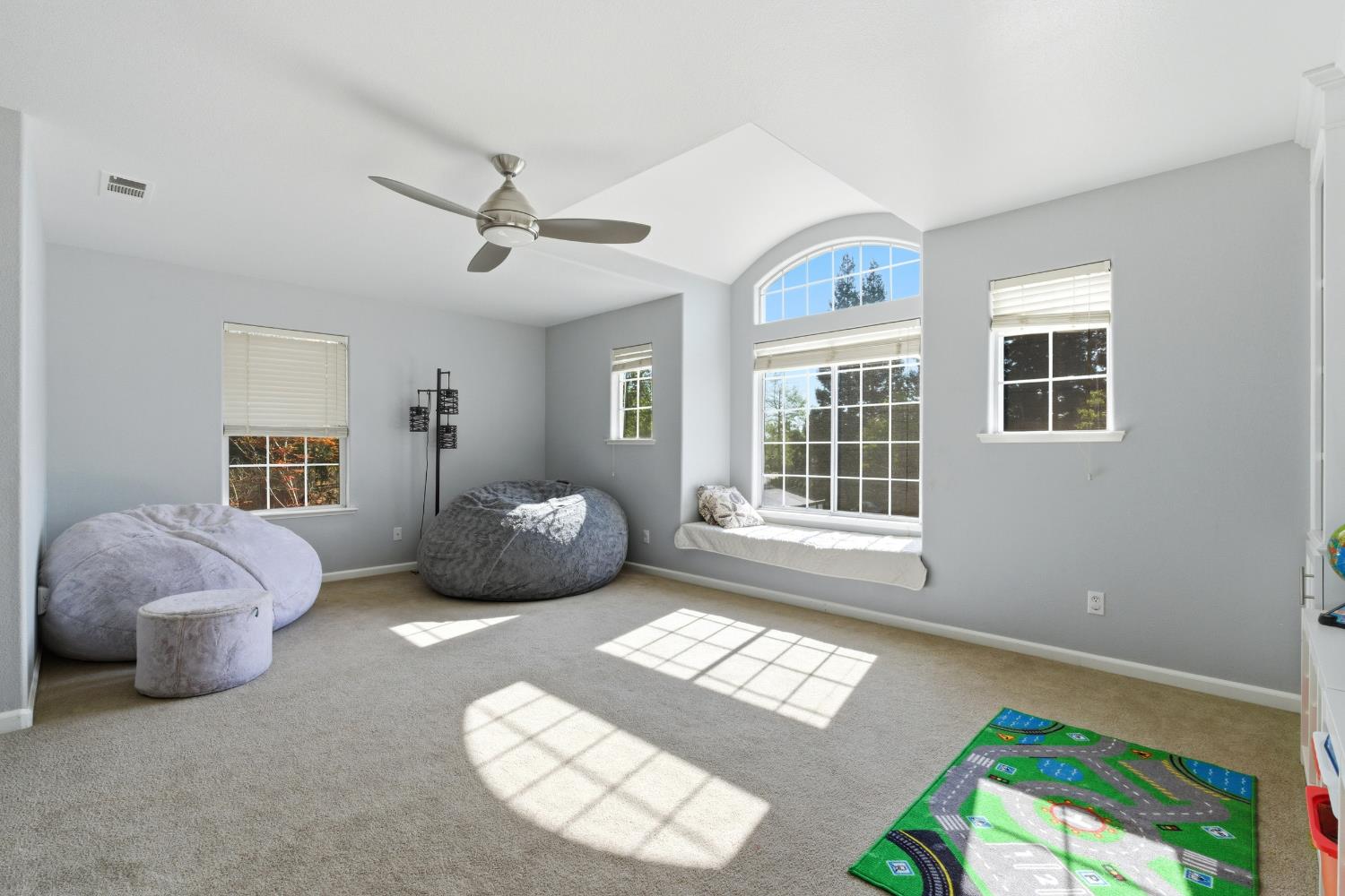 10340 N Sinclair Cir, Fresno, CA 93730