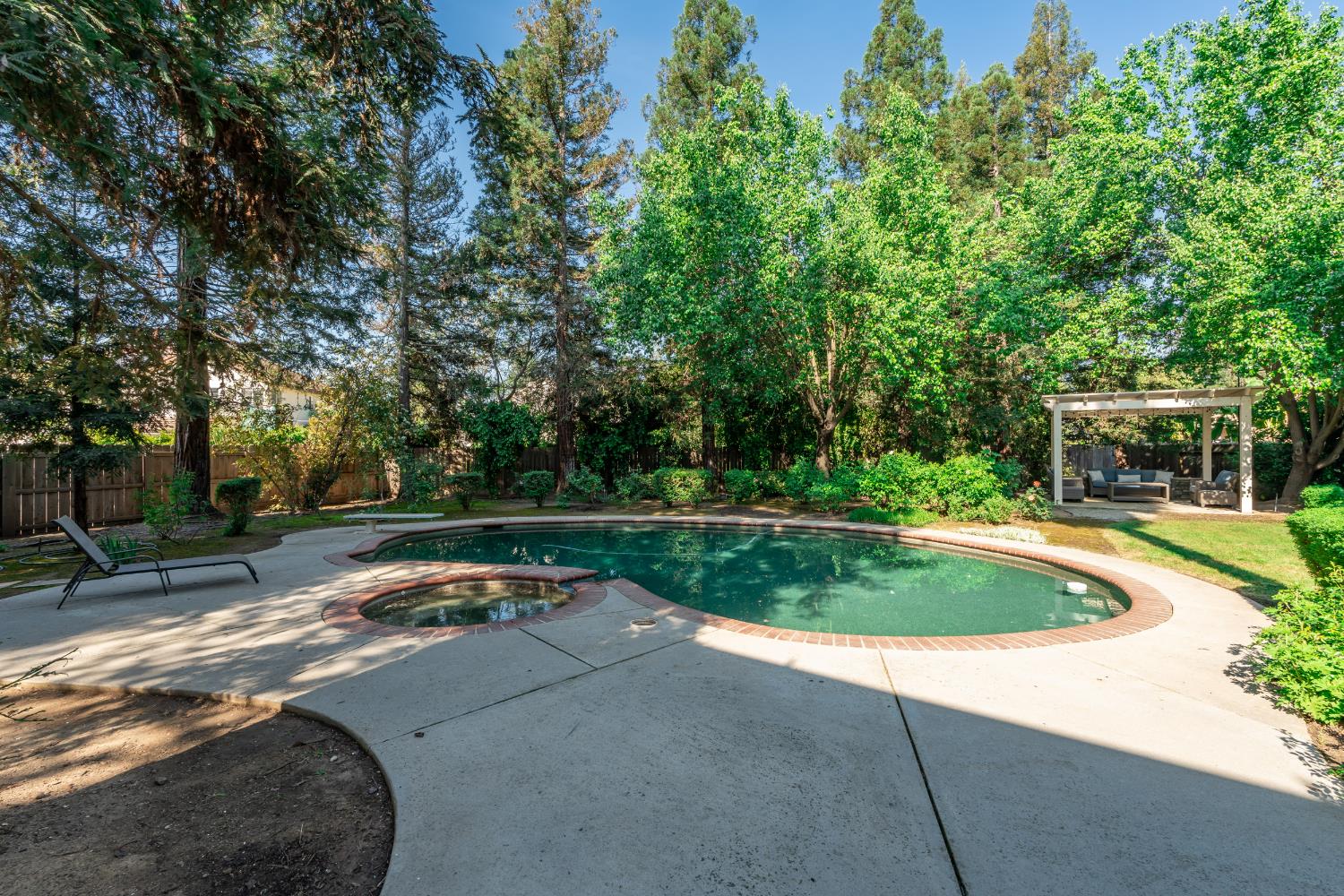 10340 N Sinclair Cir, Fresno, CA 93730