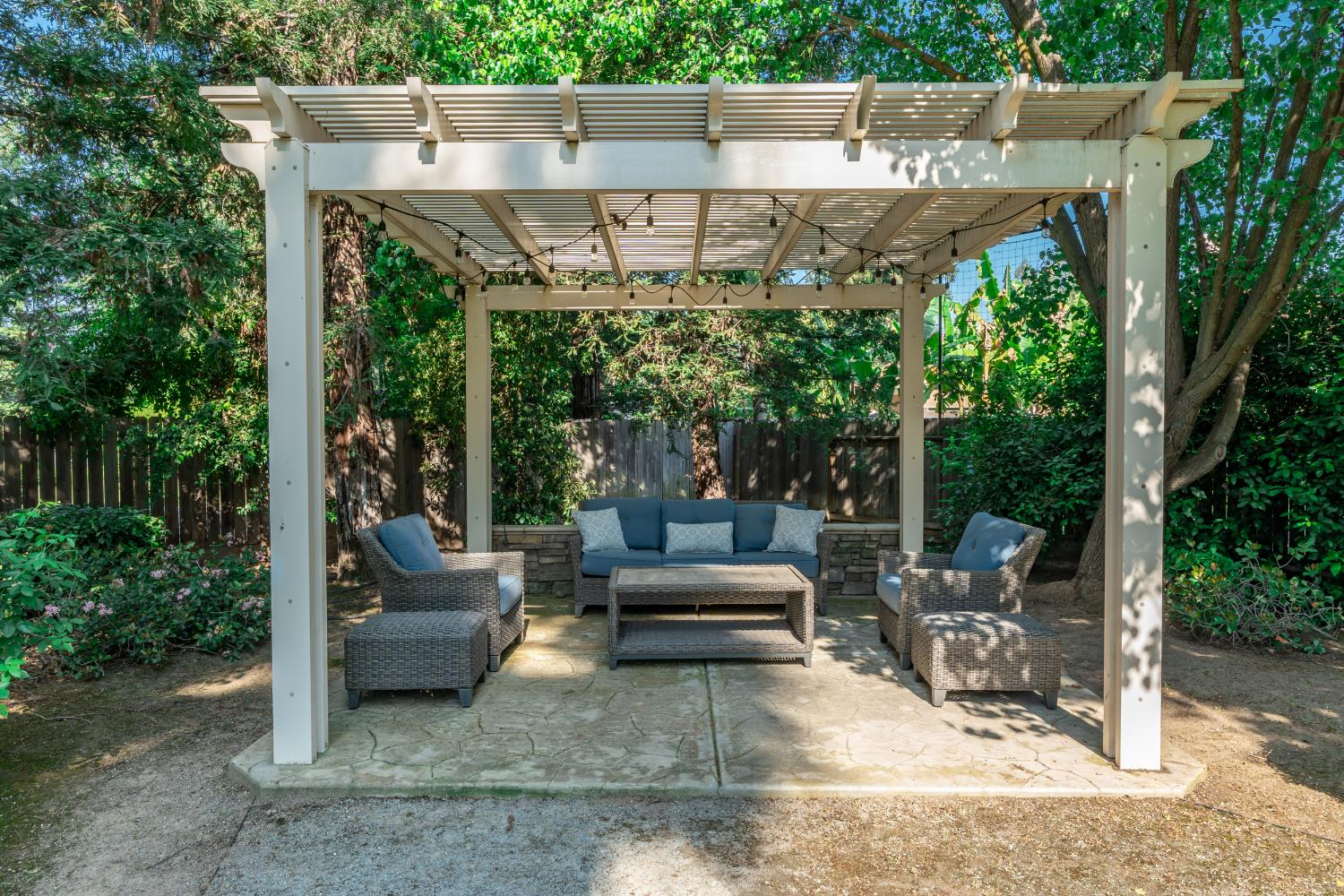 10340 N Sinclair Cir, Fresno, CA 93730