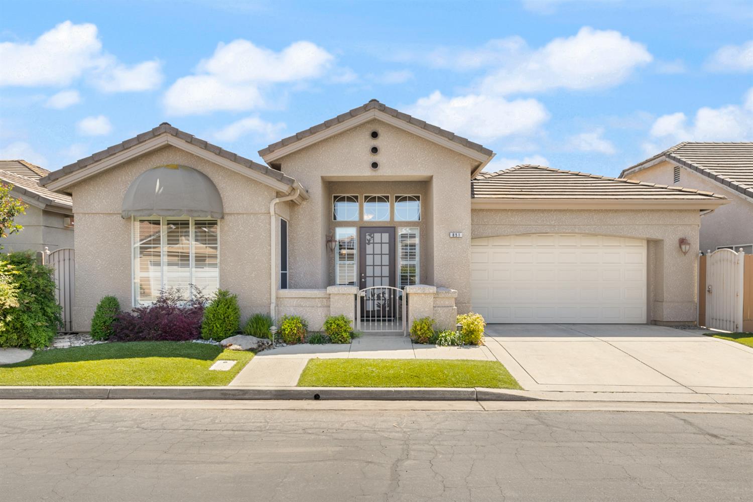 851 E Mill Creek Dr, Fresno, CA 93720