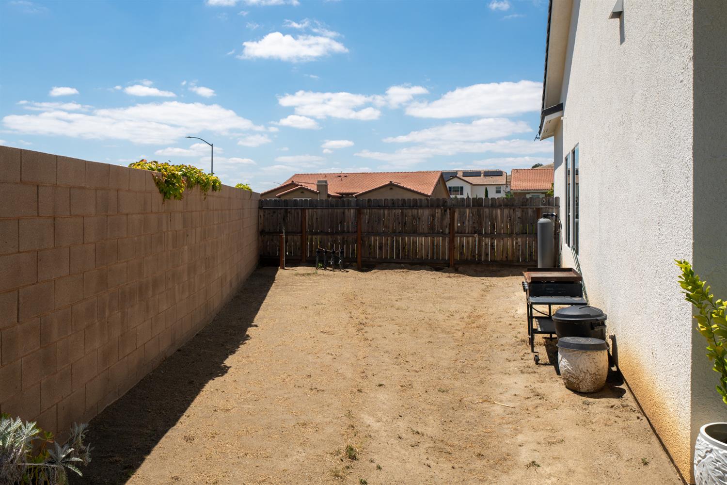 20058 Sunset Dr, Friant, CA 93626